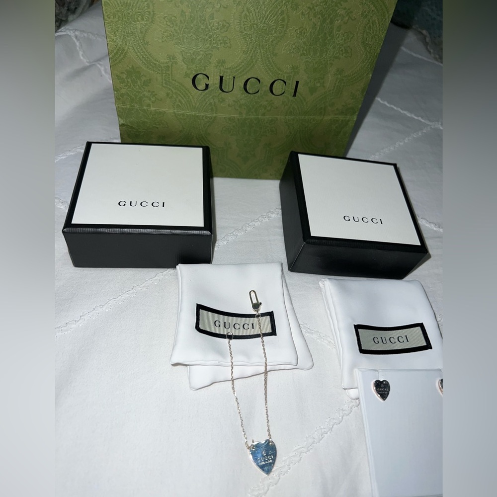 Gucci Trademark Heart Earrings And Bracelet Set - Picture 4 of 7